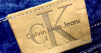 Copertina di Calvin Klein, dagli slip ai jeans: gli 80 anni del genio che ha unito minimalismo e sensualità