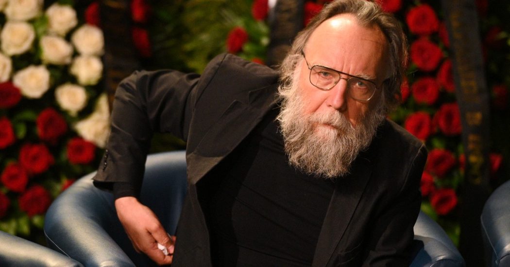 Il filosofo nazionalista Dugin attacca Putin per la ritirata da Kherson: “Unico responsabile del fallimento”. Poi ne auspica l’uccisione