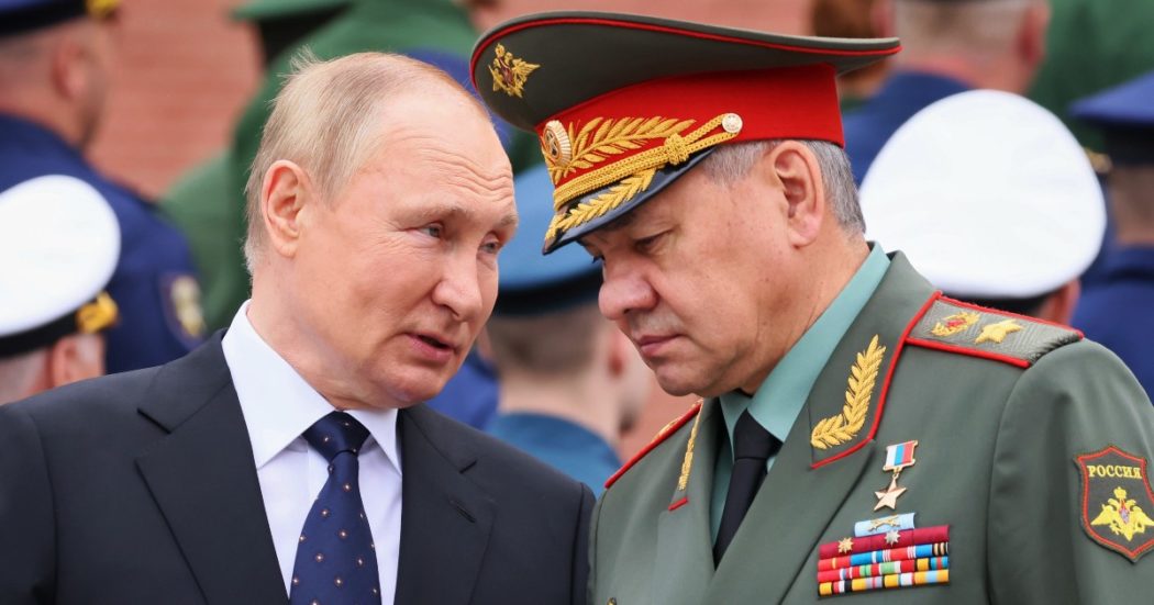 La resa di Kherson vista da Mosca: la propaganda tenta di minimizzare e silenziare. Ma i falchi si sfogano nelle chat: “È impotenza militare”