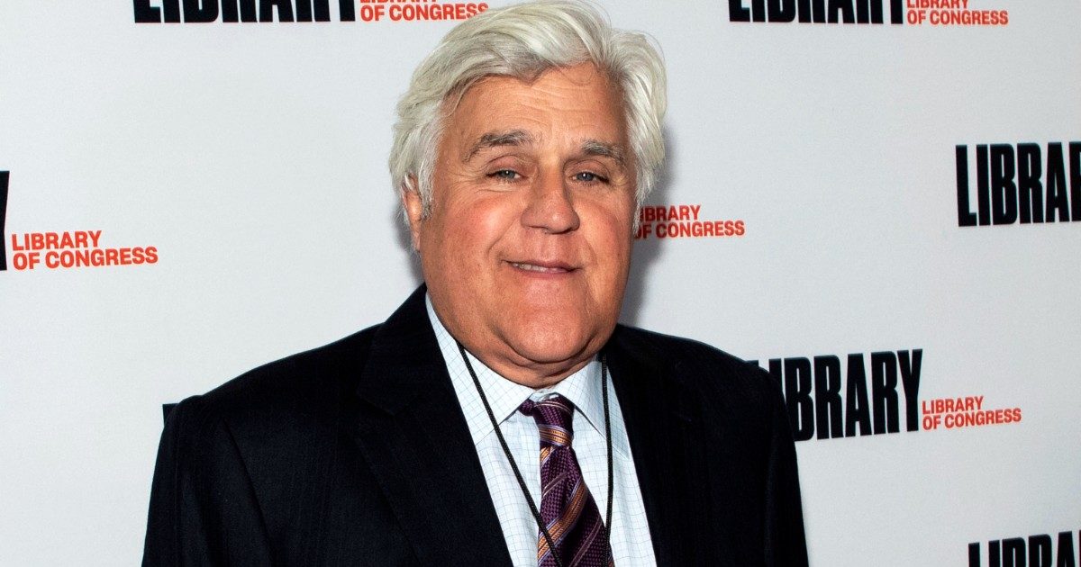 Jay Leno, la sua auto prende fuoco nel garage: “Gravemente ustionato”