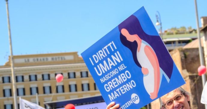 Il nuovo disegno di legge contro l’aborto di Fratelli d’Italia è sessista e discriminatorio