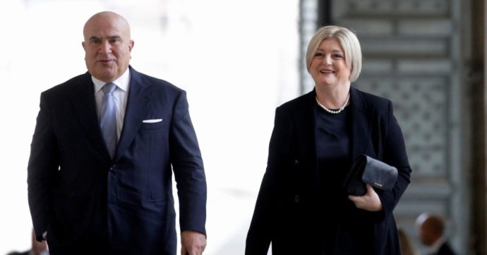 Mr. Calderone rimpiazza la moglie