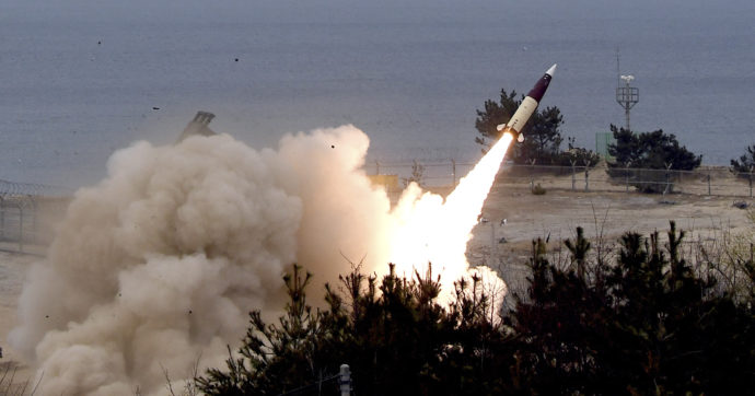 Copertina di La Corea del Nord sfida il Giappone a colpi di missile balistico