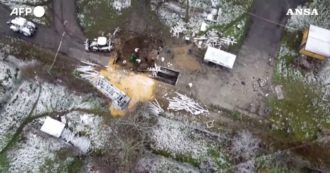 Copertina di Missile caduto in Polonia, il cratere e la distruzione: le immagini dall’alto del luogo colpito – Video