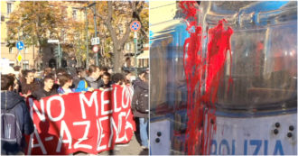 “No Meloni Day”, a Torino gli studenti lanciano uova impregnate di vernice rossa contro la polizia – Video