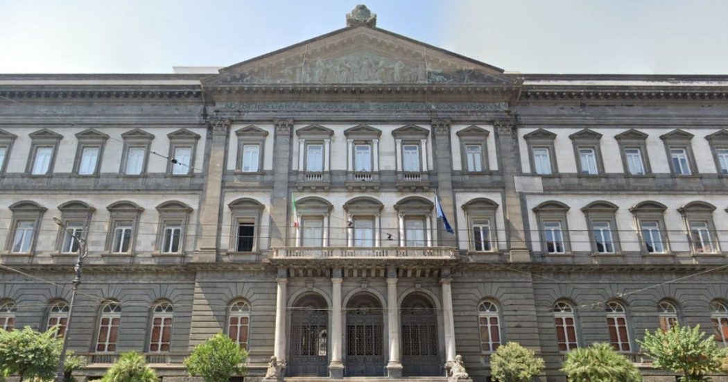 Crolla il solaio di un’aula dell’Università Federico II di Napoli: paura durante gli esami