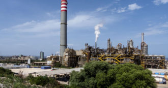 Copertina di Raffineria Isab di Priolo, via libera del governo alla vendita da Lukoil a un fondo di Cipro. “Ma le forniture di petrolio saranno tracciate”
