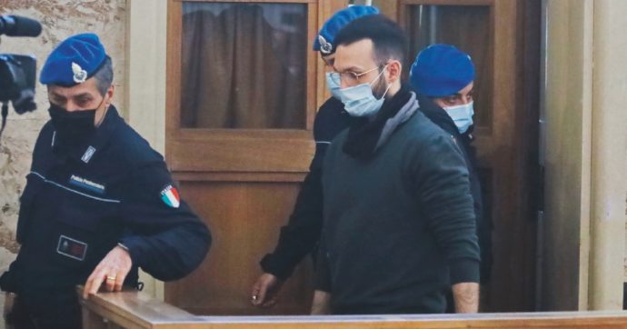 Ammazzò i genitori, ergastolo per Benno