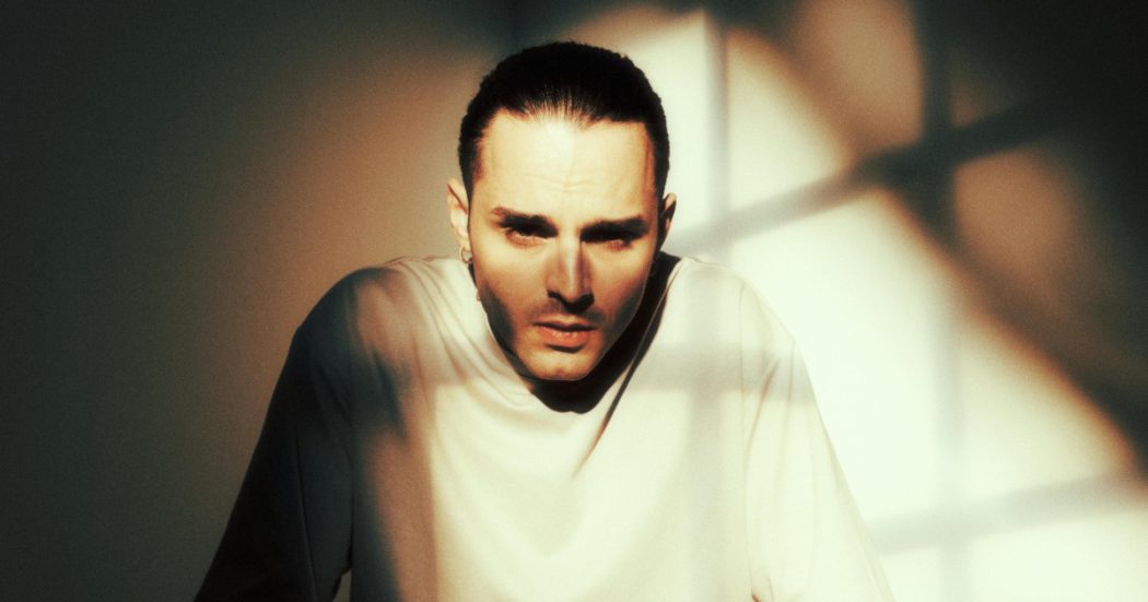 Ernia a nudo con “Io non ho paura”: le ansie, l’ambiente, l’instabilità economica e una lettera al figlio mai nato – Perché è il suo disco migliore