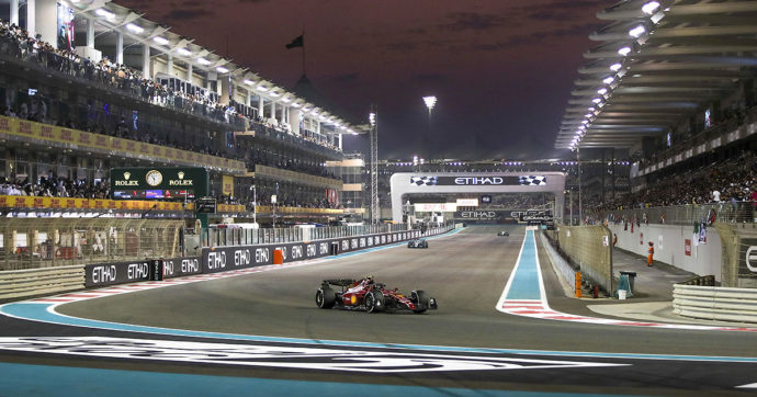 Formula 1, Verstappen vince anche l’ultima gara della stagione. Leclerc secondo in gara e nel mondiale