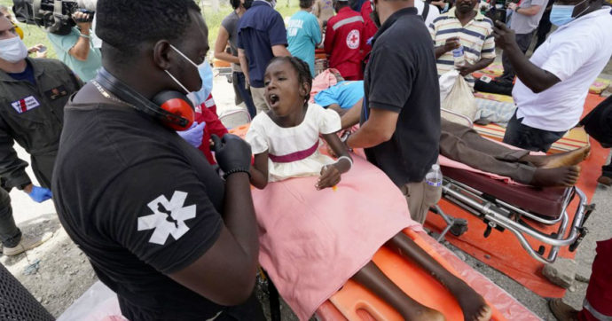 Una catastrofe umanitaria chiamata Haiti. Dal ritorno del colera alla rapina dei politici. Così brucia il “paradiso”, nell’impotenza di tutti