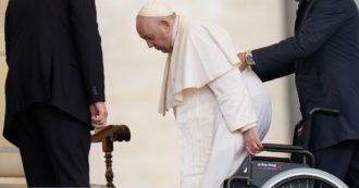 Copertina di Il Papa verrà visitato al ginocchio dal medico dell’Atletico Madrid. Il dottore: “Non lo opereremo”