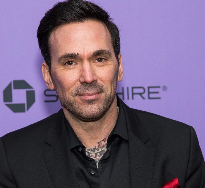 Morto Jason David Frank, l’attore star dei Power Ranger si è suicidato a 49 anni