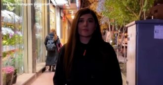 Copertina di Iran, arrestata l’attrice Hengameh Ghaziani: il video senza velo e in sostegno alle proteste pubblicato poco prima sui social