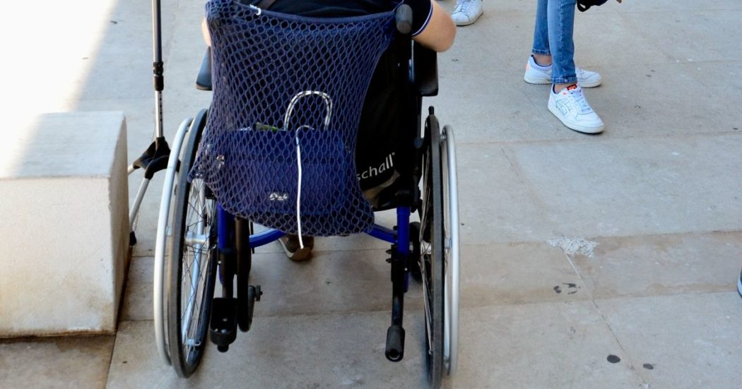 Lombardia, le associazioni contestano la proposta di legge sui Caregiver: “Ci definisce volontari”