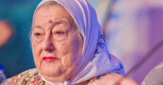 Copertina di Hebe de Bonafini, la storia dei desaparecidos e delle Madri di Plaza de Mayo riguarda pure noi