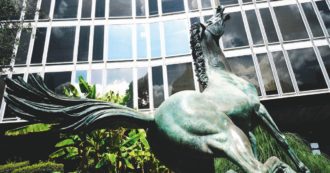 Copertina di Rai Italia, Viale Mazzini si affaccia sul mondo