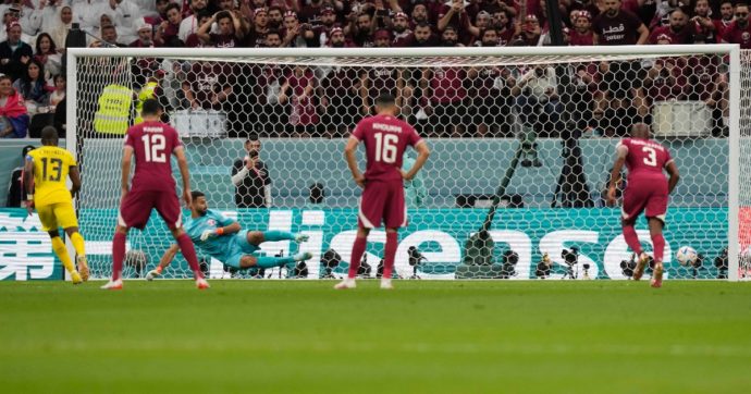 Mondiali, il Qatar e la figuraccia storica: il sogno (comprato) rischia di diventare un incubo