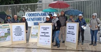 Copertina di Lombardia, via libera alla legge sul Caregiver. Protesta delle associazioni: “Non sanno cosa vuol dire assistere un familiare h24”