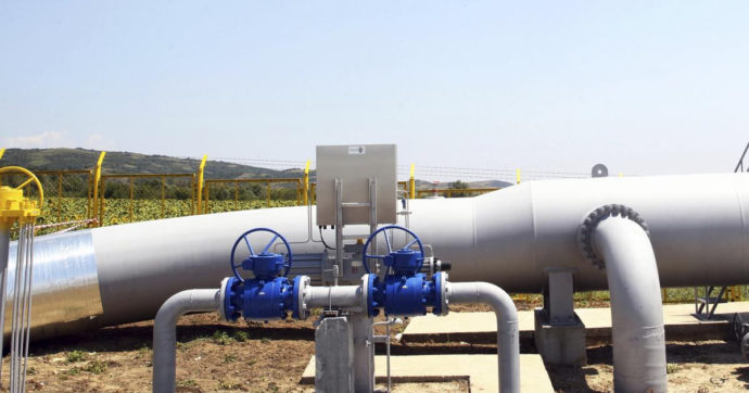 Gazprom minaccia ancora: “Da lunedì ridurremo i flussi di gas verso l’Europa via Ucraina”