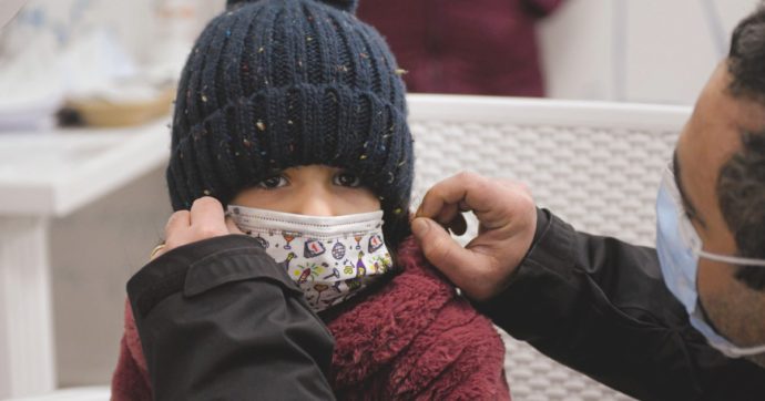 Senza mascherine, boom di influenza nei bambini