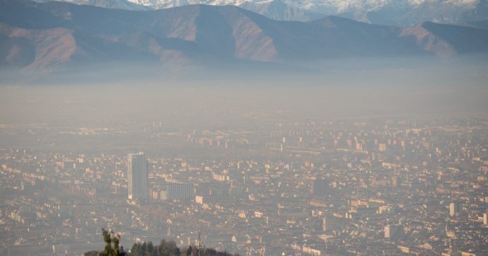 “Asma, lo smog può aumentare gli attacchi nei bambini”: lo studio su ozono e particolato fine