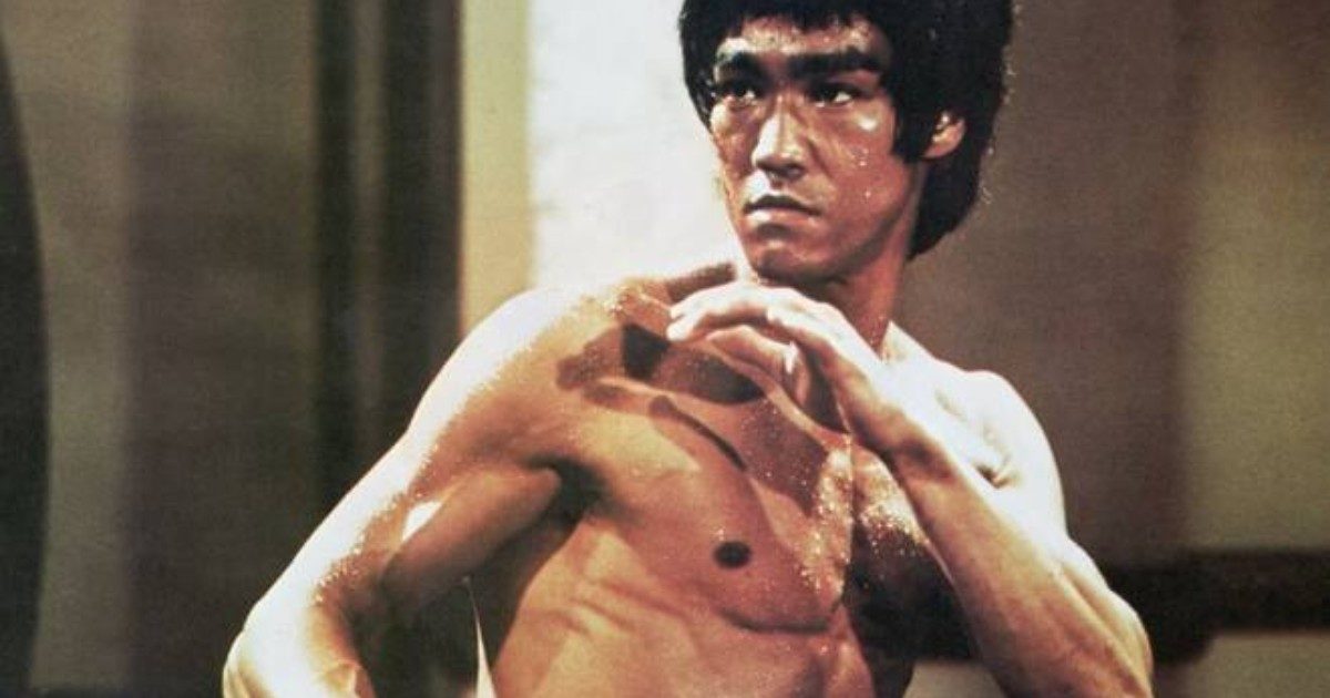 Bruce Lee, dopo quasi 50 anni uno studio ha risolto il giallo della morte dell’attore: “Aveva troppa acqua nel corpo”