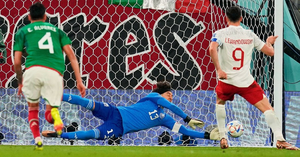 Ochoa, il portiere messicano che ogni 4 anni ai Mondiali diventa il supereroe dalle 6 dita