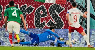 Copertina di Ochoa, il portiere messicano che ogni 4 anni ai Mondiali diventa il supereroe dalle 6 dita