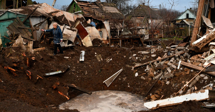 Ucraina, la diretta – Bombe su Kiev, 4 centrali nucleari senza corrente. Usa all’Onu: “Putin deciso a ‘congelare’ il Paese”