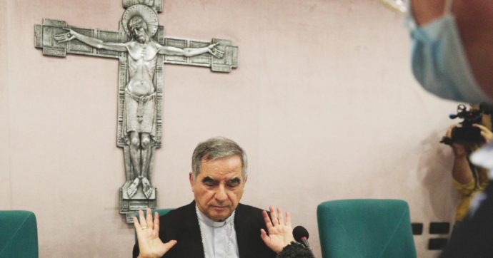 Becciu è inquisito anche per associazione a delinquere. Registrò telefonata col Papa