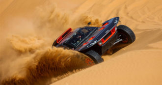 Copertina di Audi RS Q e-tron E2, il nuovo prototipo sostenibile ai nastri di partenza della Dakar 2023