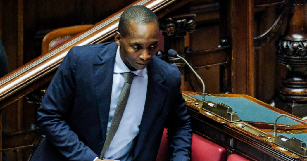 Soumahoro: “Ho commesso una leggerezza, non sapevo delle condizioni dei centri. Sto coi lavoratori, chi ha sbagliato dovrà rispondere”