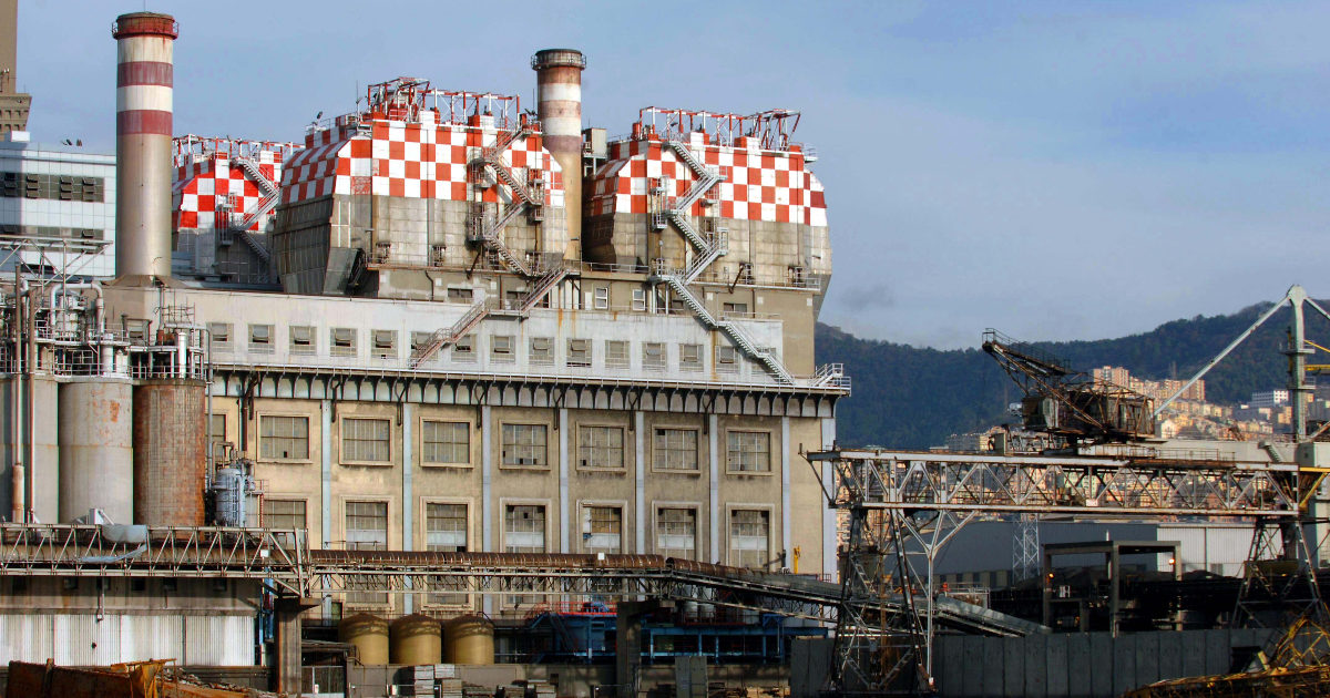 Aria sempre più inquinata e nessun beneficio sulle bollette: le città con centrale a carbone pagano due volte la crisi. La lettera al governo