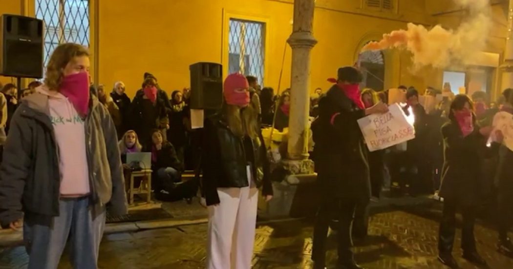“Qua dentro funziona così”, “perché non hai parlato subito?”: le universitarie abusate dal professore a Bologna bruciano le frasi “tossiche”