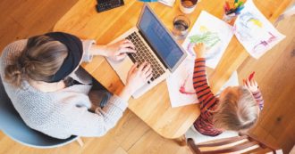 Copertina di Opzione donna, “le madri in pensione prima”. Il governo fa già retromarcia