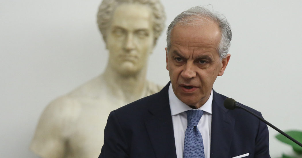 Migranti, Ue: “Le ong non possono operare in un quadro da Far West”. Piantedosi: “Rapporti con la Francia? Normalissimi e buonissimi”