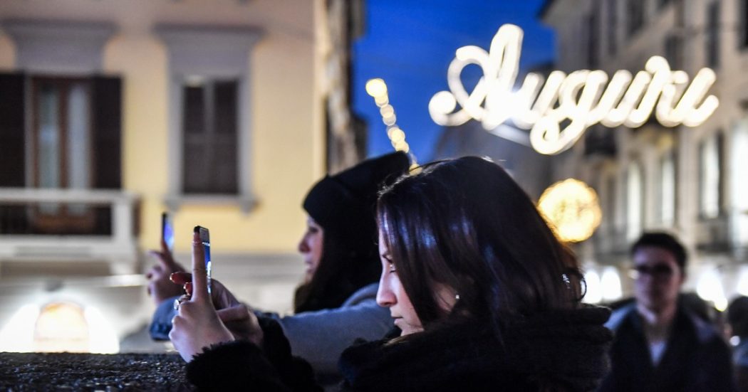 Pozzallo, sindaco rimuove la “X” da “XMAS” per evitare richiami al fascismo. “Qualcuno ha voluto travisare la scritta”