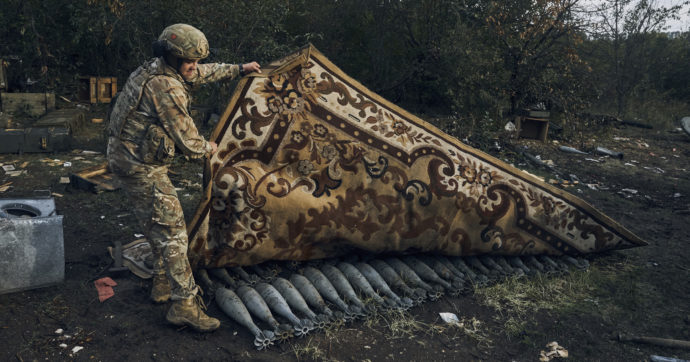 Copertina di FT: così la guerra in Ucraina sta cambiando il mercato dell’artiglieria