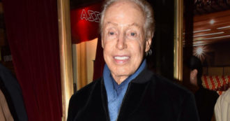 Copertina di Il lungo addio a Renato Balestra, lo stilista bon ton. Ovazione nella chiesa di Piazza del Popolo durante i funerali