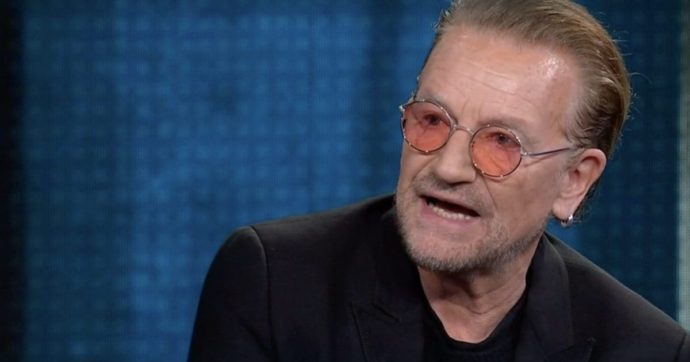 Bono al San Carlo di Napoli: evento storico. Ma l’icona rock in veste di predicatore non convince tutti