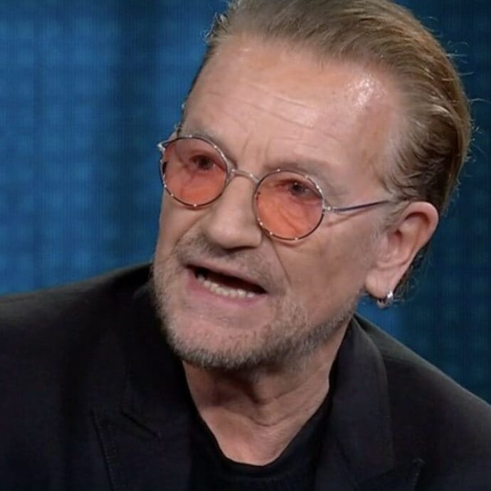 “Prima di morire mio padre mi disse: ‘Vaff****o, voglio andare a casa’. L’ho cercato in Pavarotti”: le confessioni di Bono Vox degli U2