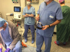 Copertina di Mozart in cuffia, così è stato operato un bambino di 8 anni per una malformazione vascolare al cervello