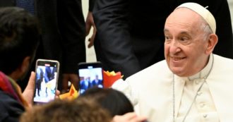 Copertina di Bergoglio incontra seimila studenti: “Diventate tutti poeti della pace”