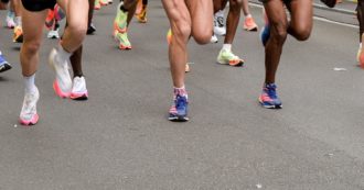 Un 25enne ha un arresto cardiaco durante la mezza maratona di Milano: è grave