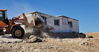 Copertina di Israele demolisce una scuola elementare nei territori palestinesi. Bobo Craxi: “Istituto costruito con i fondi della cooperazione italiana”