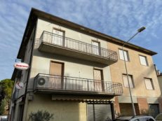 Copertina di San Severino Marche, anziana uccisa a forbiciate dal figlio con problemi psichici