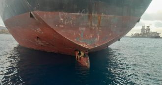 Copertina di Migranti, tre uomini aggrappati per 11 giorni al timone di una petroliera che ha attraversato l’Atlantico