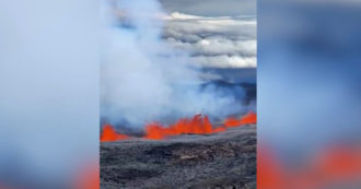 Copertina di Mauna Loa, erutta il più grande vulcano al mondo dopo 38 anni: le immagini dalle Hawaii