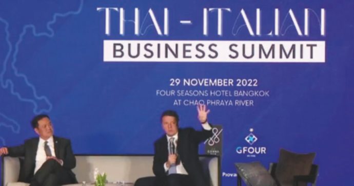 Renzi conferenziere a Bangkok: “L’Ucraina rifiutò il patto di pace”